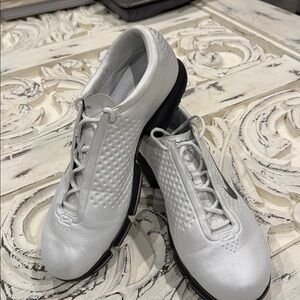 NIKE Golf Zoom Shoes Mens 11 White Pearl black Logo Lace up activewear Sleek